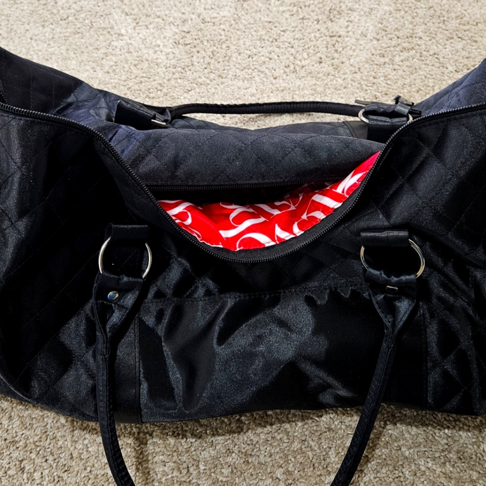 Travel duffle bag like new without tag